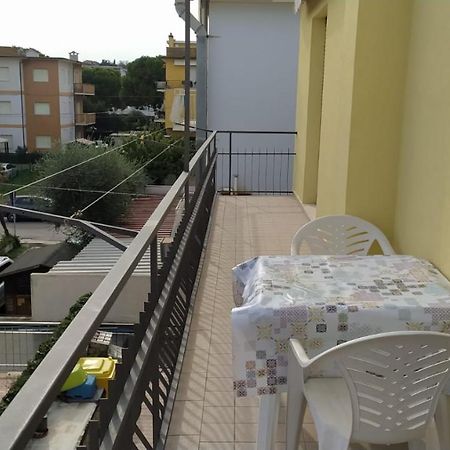 Appartamento Marcella A Due Passi Dal Mare Marcelli Luaran gambar