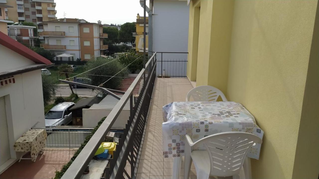 Appartamento Marcella A Due Passi Dal Mare Marcelli Luaran gambar