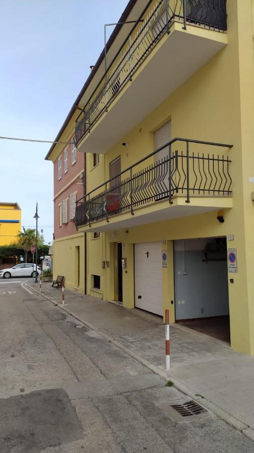 Appartamento Marcella A Due Passi Dal Mare Marcelli Luaran gambar